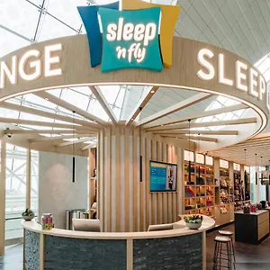 Hotel kapsułowy Sleep 'n Fly Sleep Lounge, B-gates Terminal 3 - Transit Only, Dubaj